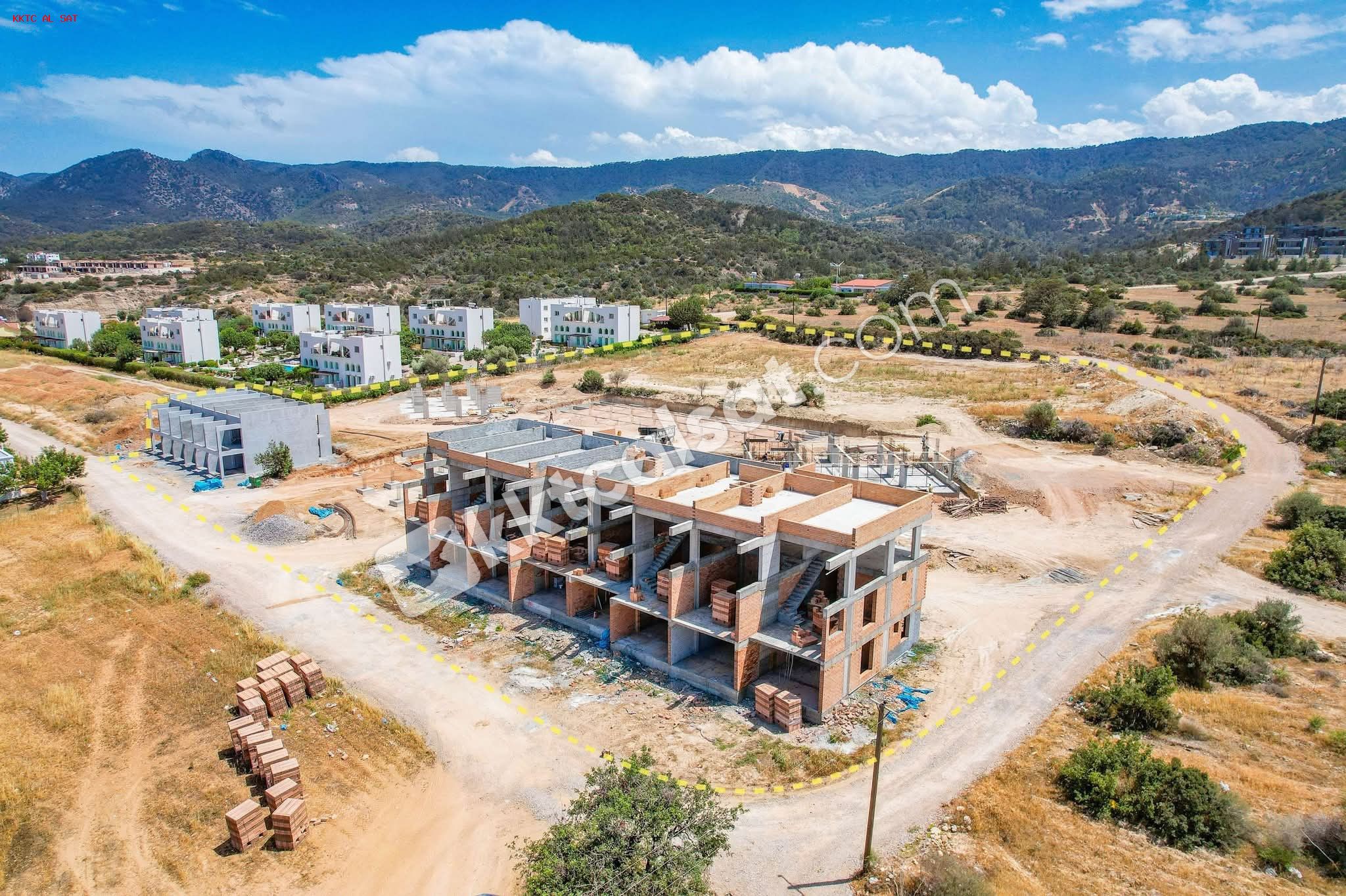 GİRNE ESENTEPE’ DE SOSYAL DONATILI SATILIK 1+0, 1+1, 2+1 SATILIK DAİRELER (KOD 128) — كيرينيا (Girne) — الصورة 3 من 6