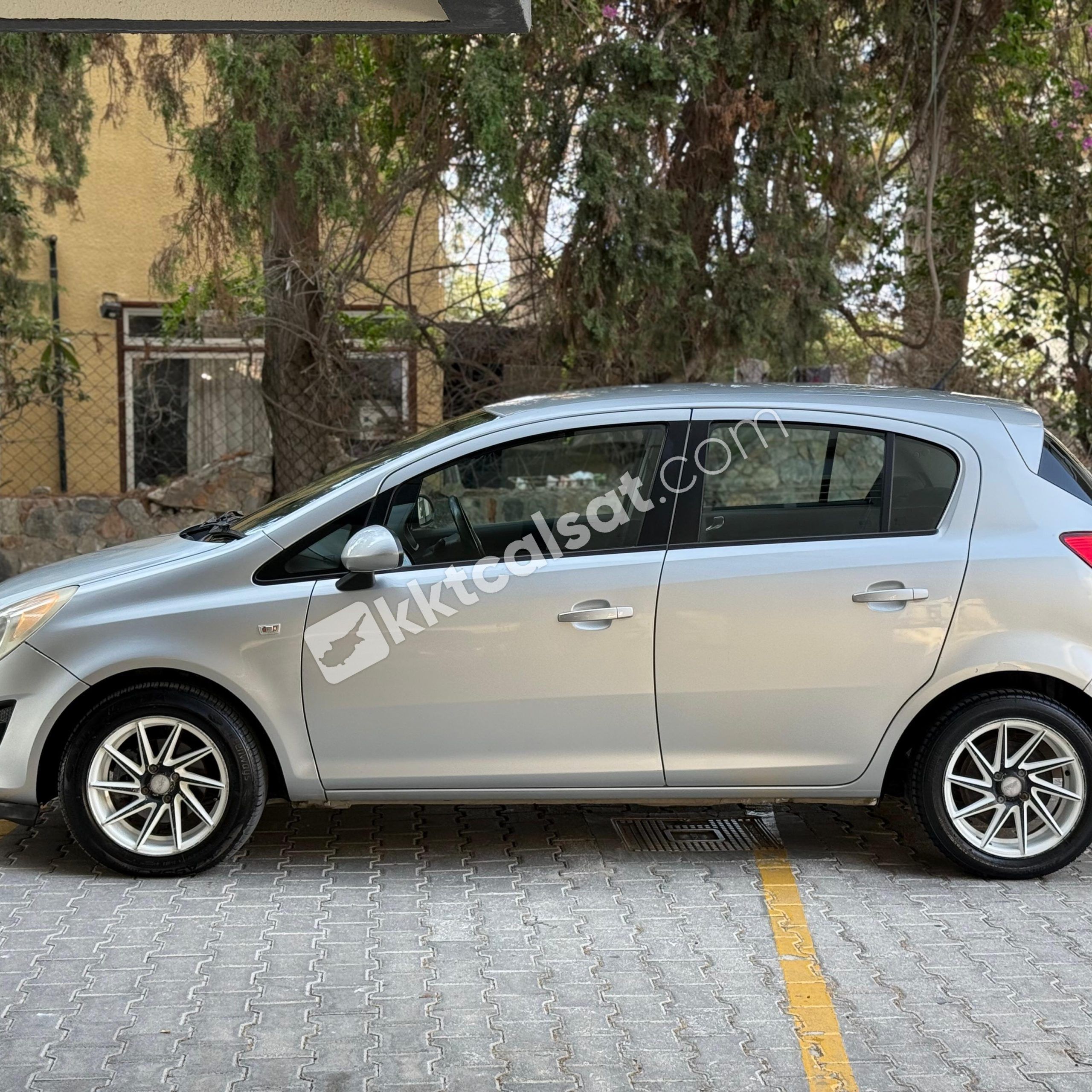 TERTEMİZ OPEL CORSA — كيرينيا (Girne) — الصورة 4 من 5