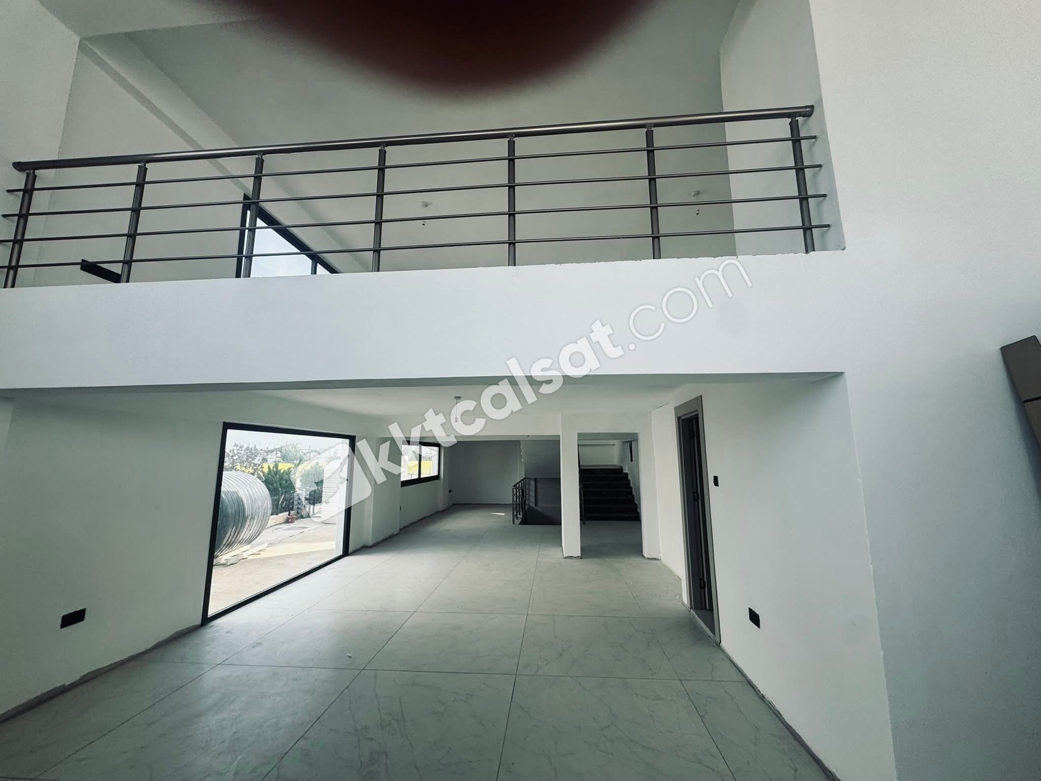 ENİBOGAZİÇİ BÖLGESİNDE SATILIK 650 m2 SATILIK DÜKKAN — يني بوغاز إيجي (Yeniboğaziçi) — الصورة 3 من 7