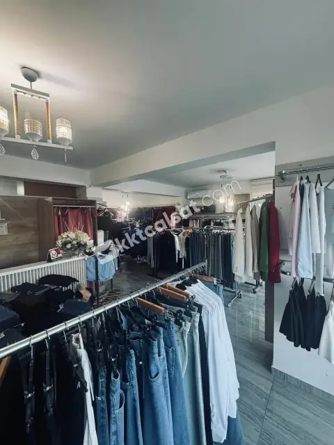 GAZİMAĞUSA – ÇANAKKALE’DE DEVREN SATILIK BAYAN GİYİM MAĞAZASI — Gazimağusa — تصویر 2 از 4