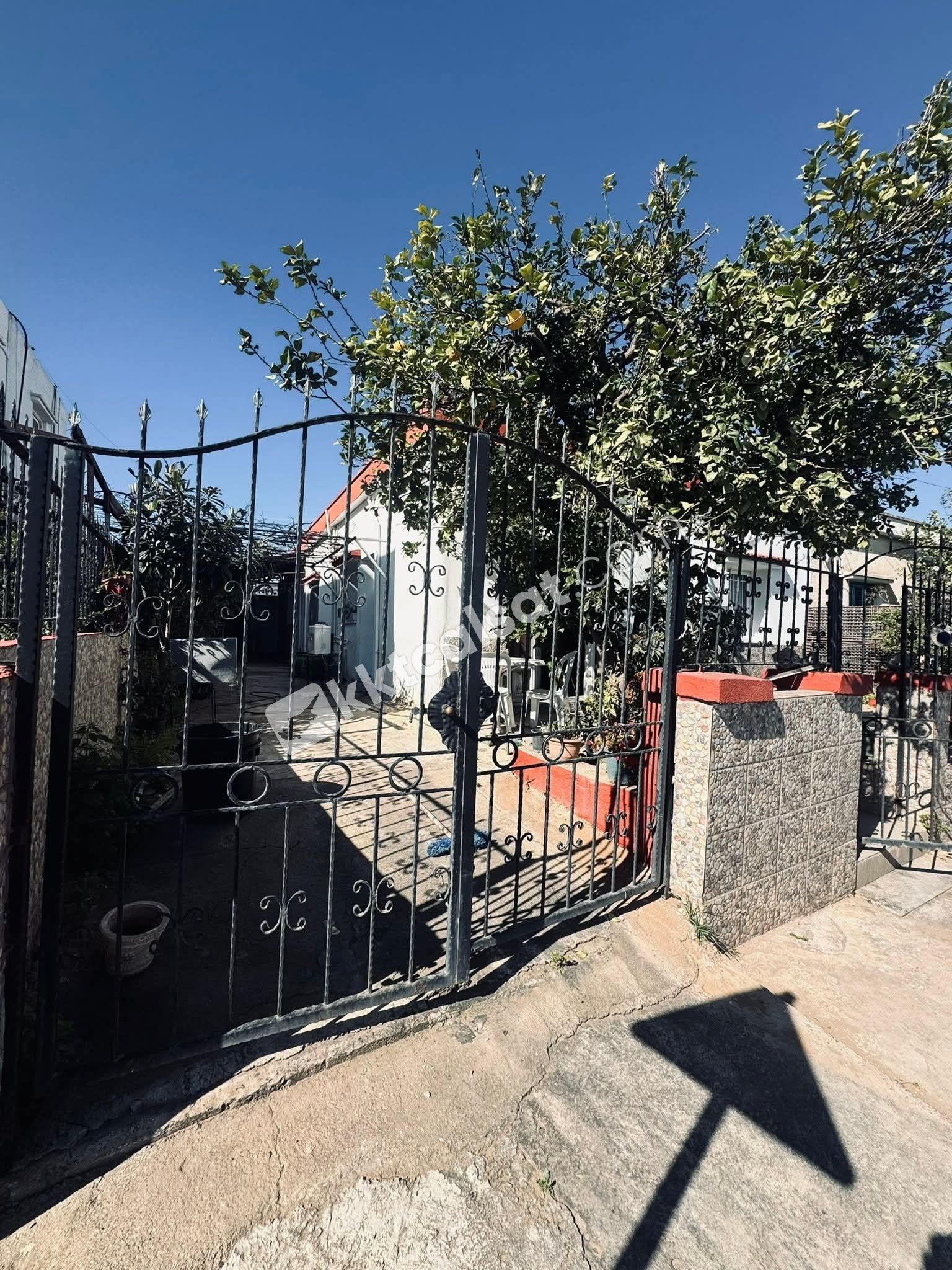 Mağusa Maraş’ta Satılık Müstakil Ev — Maraş Mah — photo 1 of 13