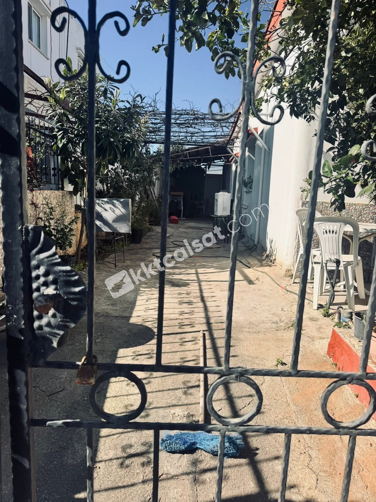 Mağusa Maraş’ta Satılık Müstakil Ev — Maraş Mah — photo 3 of 13