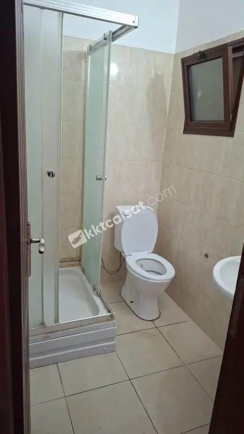 MAĞUSA YENİBOĞAZİÇİNDE KİRALIK 3+1 — Yeniboğaziçi — fotoğraf 6/6