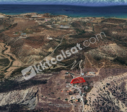 BEŞPARMAK KÖYÜNDE 2 DÖNÜM 3 EVLEK  HARİKA  YATIRIMLIK ARAZİ